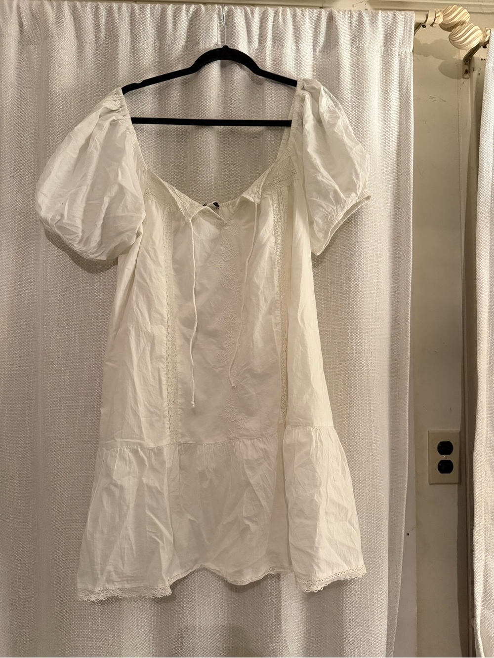 American Eagle Outfitters White floral embroidery boho Lightweight Dress size L